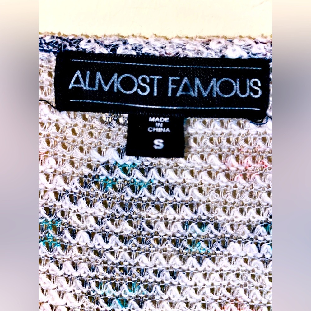 Almost Famous Half Sleeve Aztec Top Size Small - Picture 2 of 2